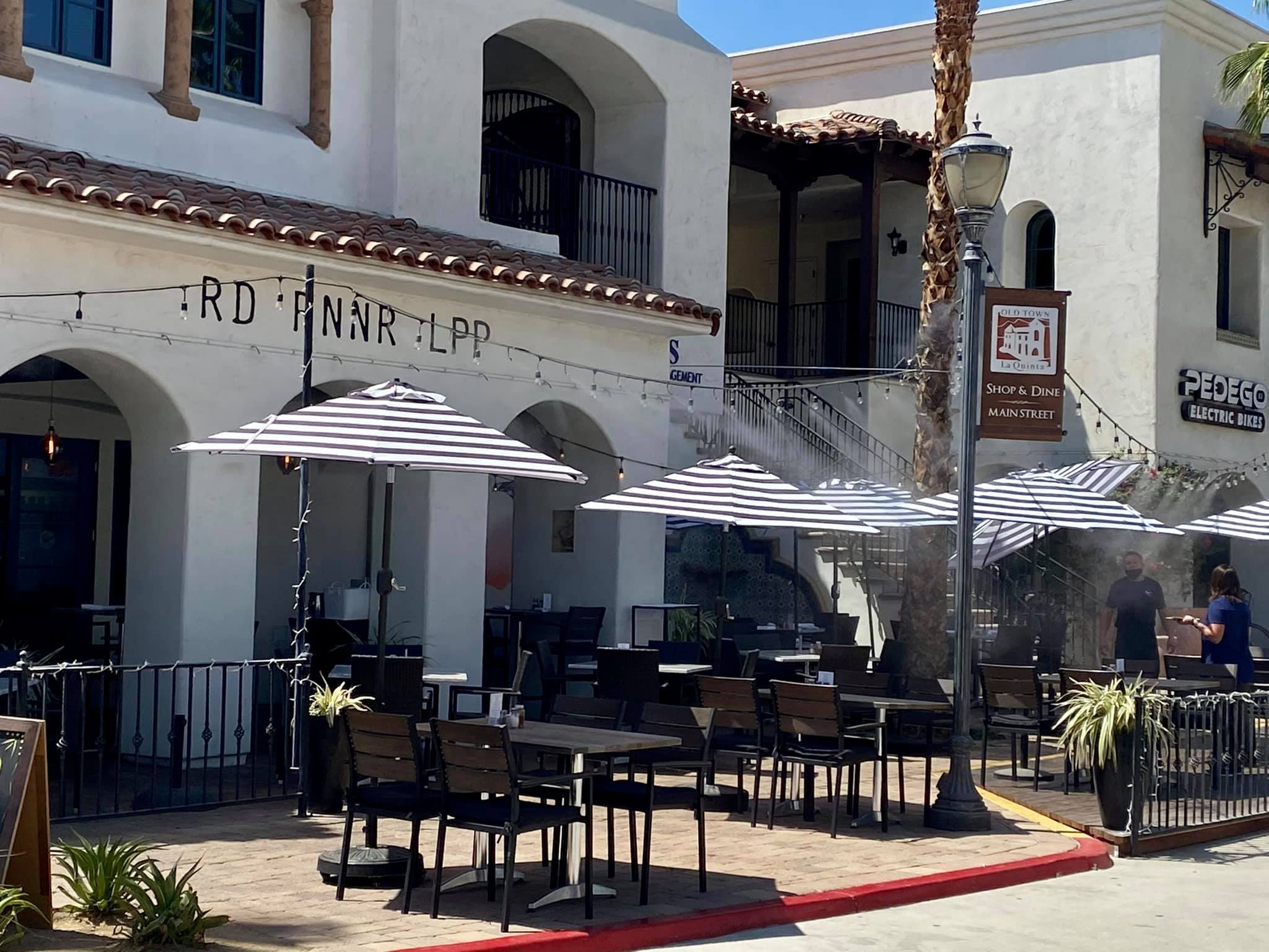 Máy phun sương làm mát quán cafe